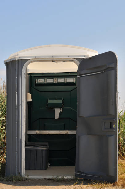 Best Portable restroom trailer rental  in Bartonvle, IL